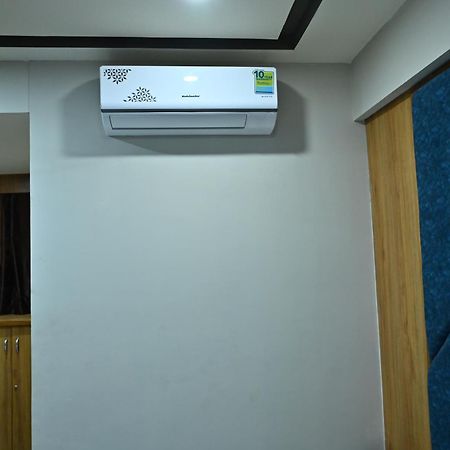 Hotel Sury Villa Amhedabad Dış mekan fotoğraf