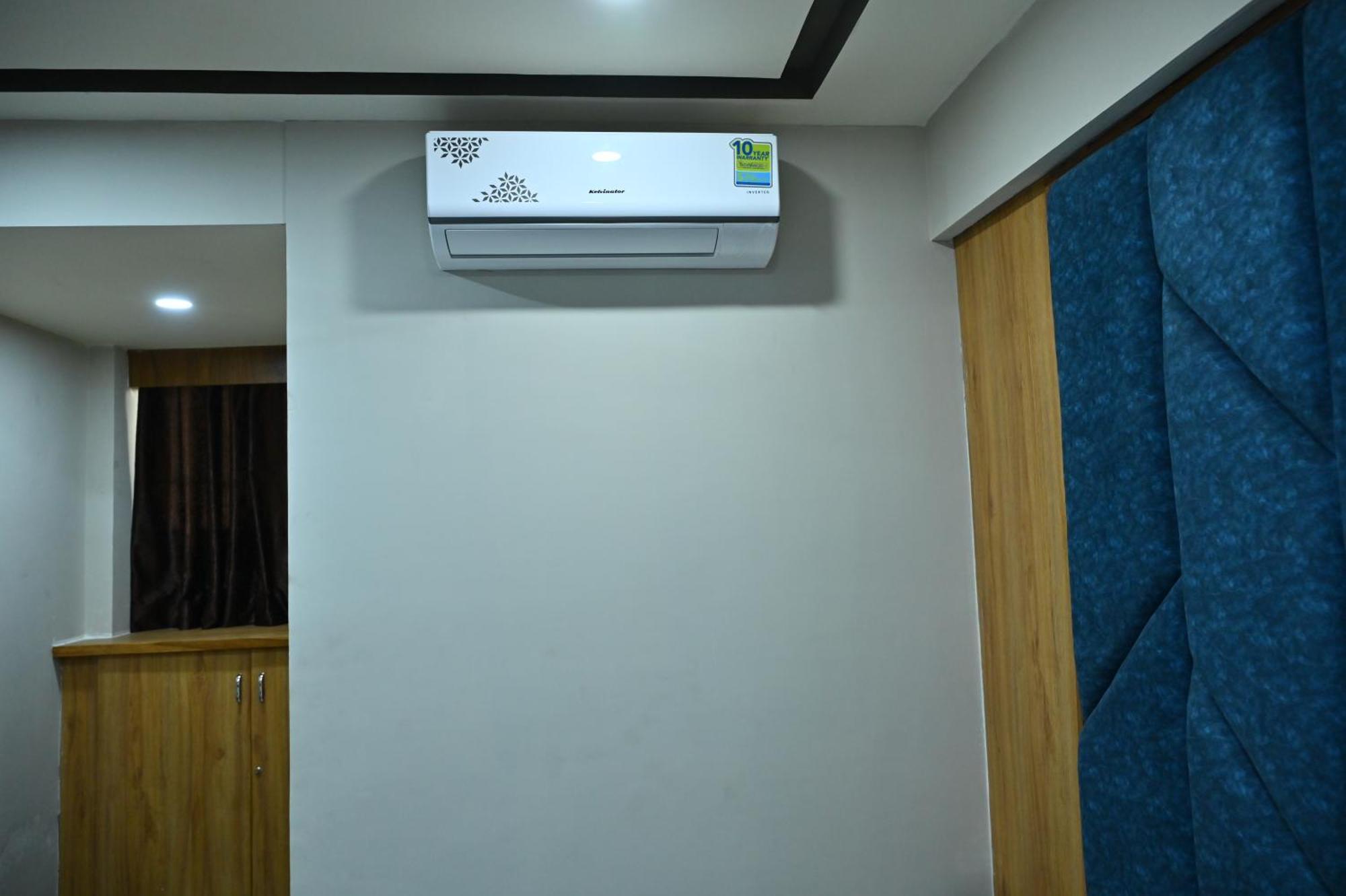 Hotel Sury Villa Amhedabad Dış mekan fotoğraf