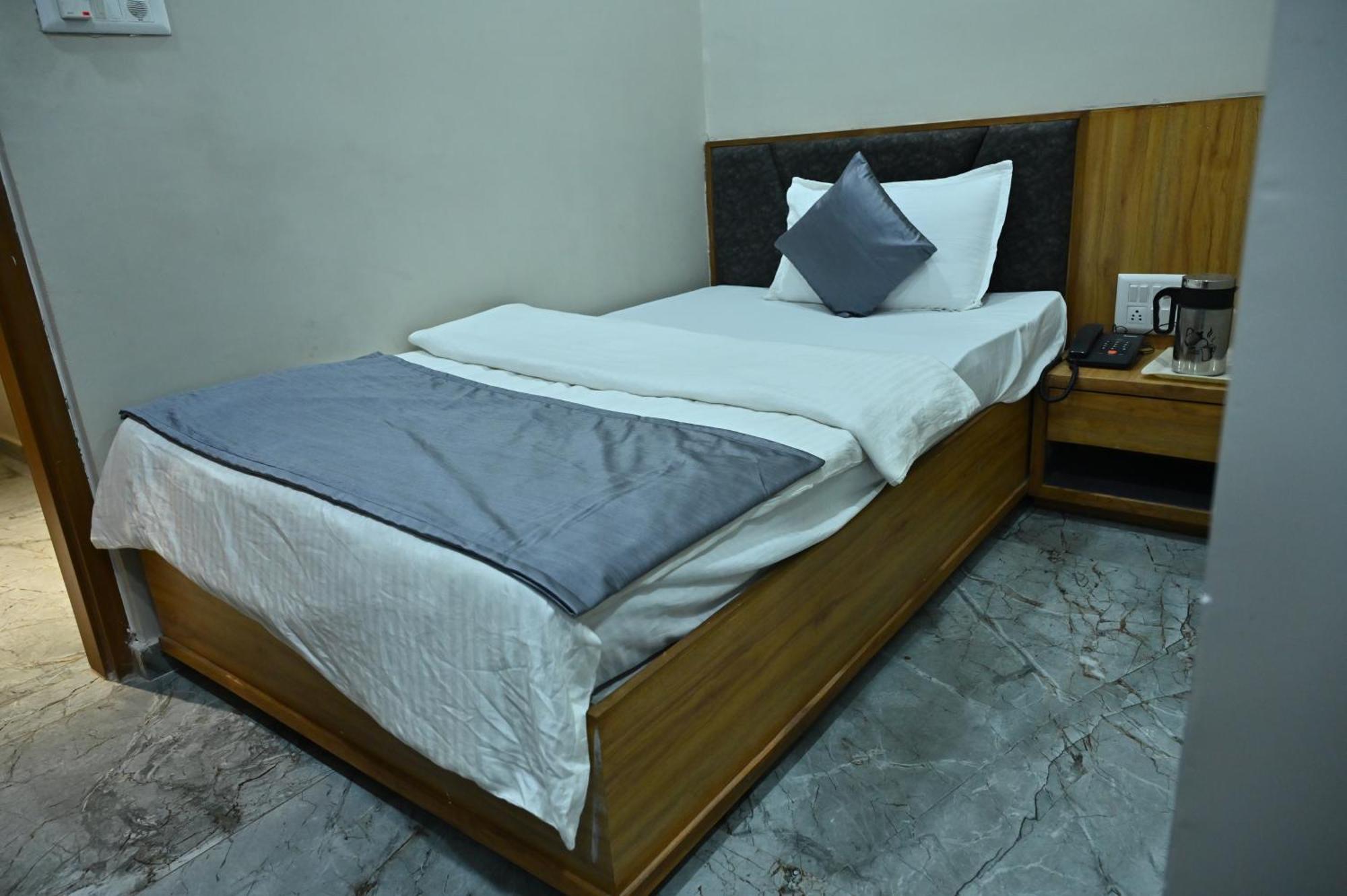 Hotel Sury Villa Amhedabad Dış mekan fotoğraf