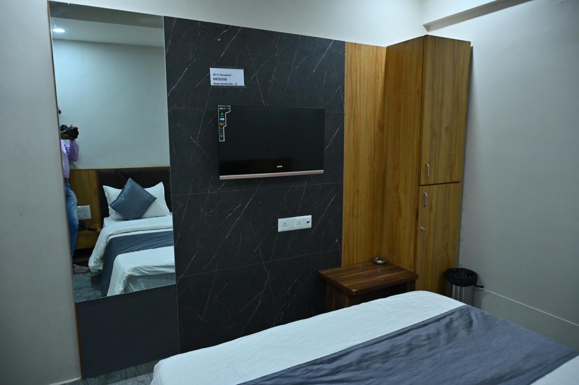 Hotel Sury Villa Amhedabad Dış mekan fotoğraf