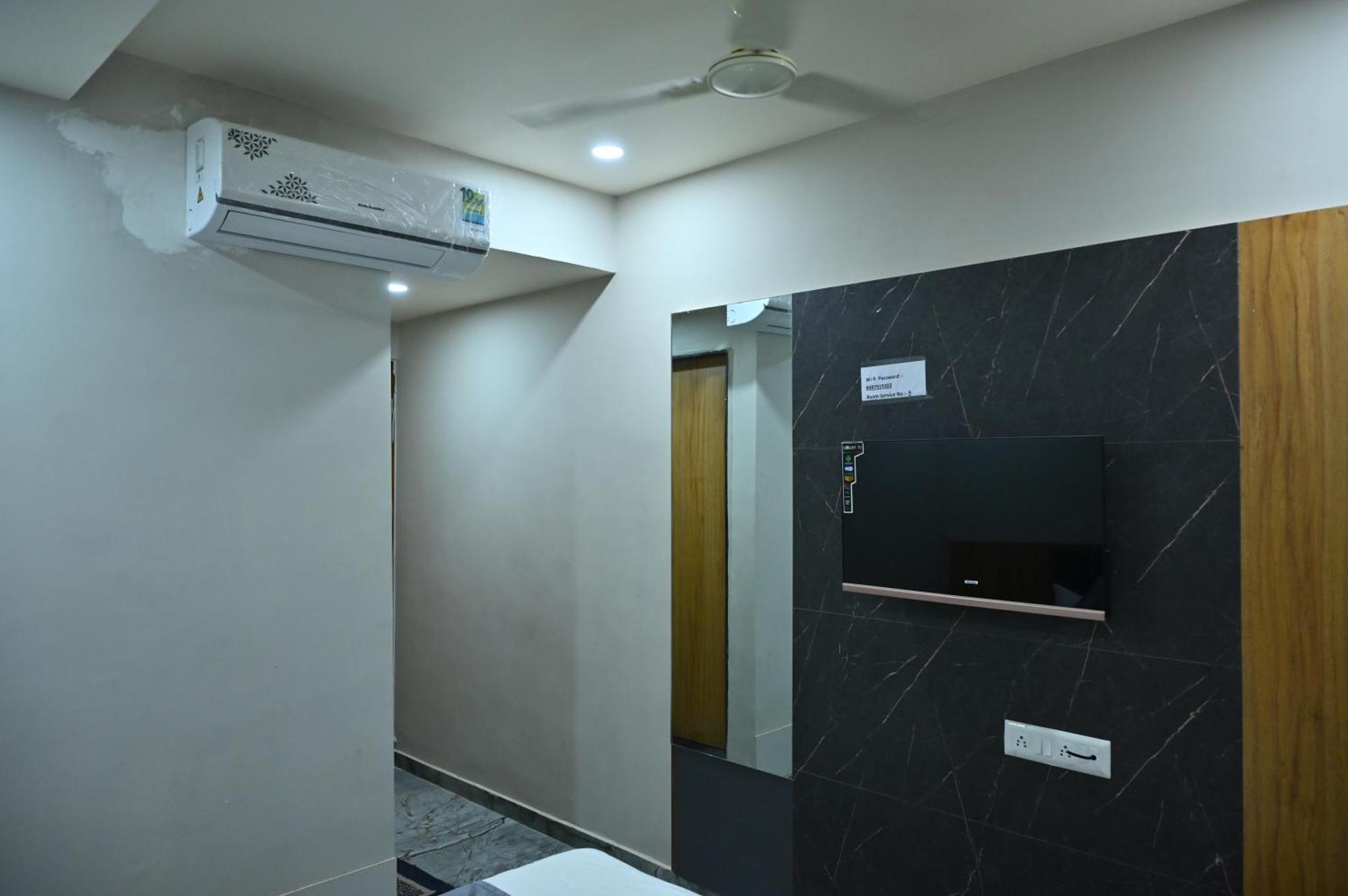 Hotel Sury Villa Amhedabad Dış mekan fotoğraf