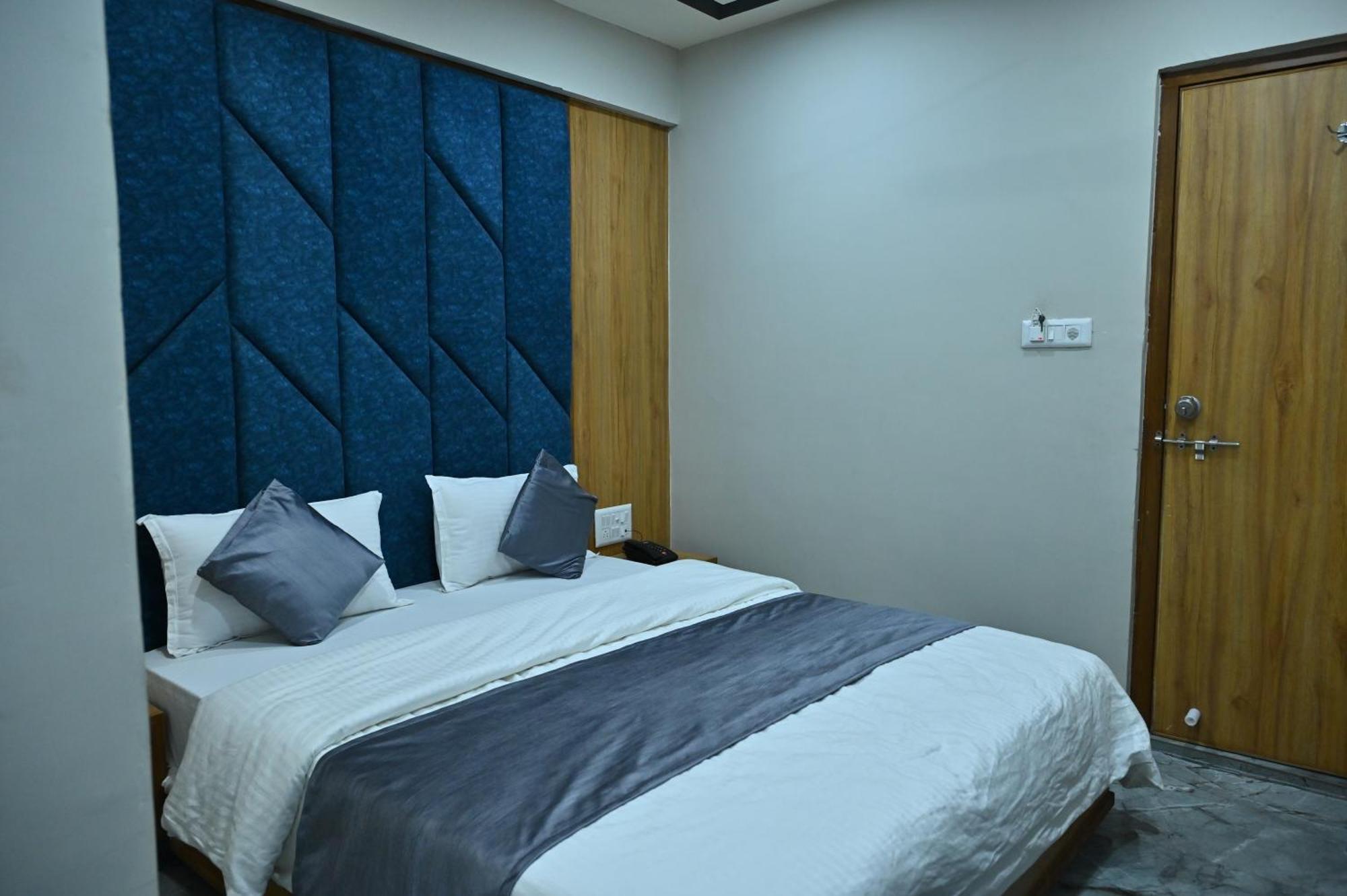 Hotel Sury Villa Amhedabad Dış mekan fotoğraf