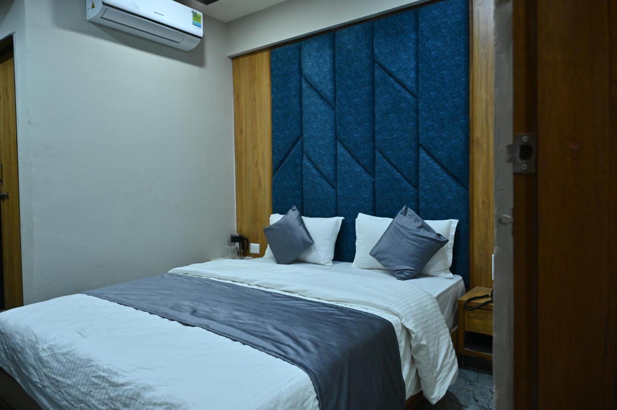 Hotel Sury Villa Amhedabad Dış mekan fotoğraf