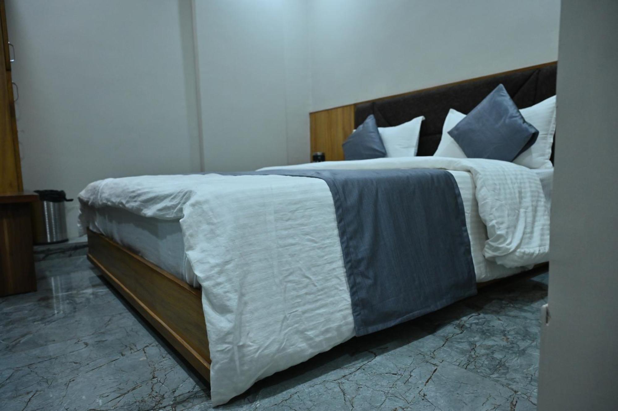 Hotel Sury Villa Amhedabad Dış mekan fotoğraf