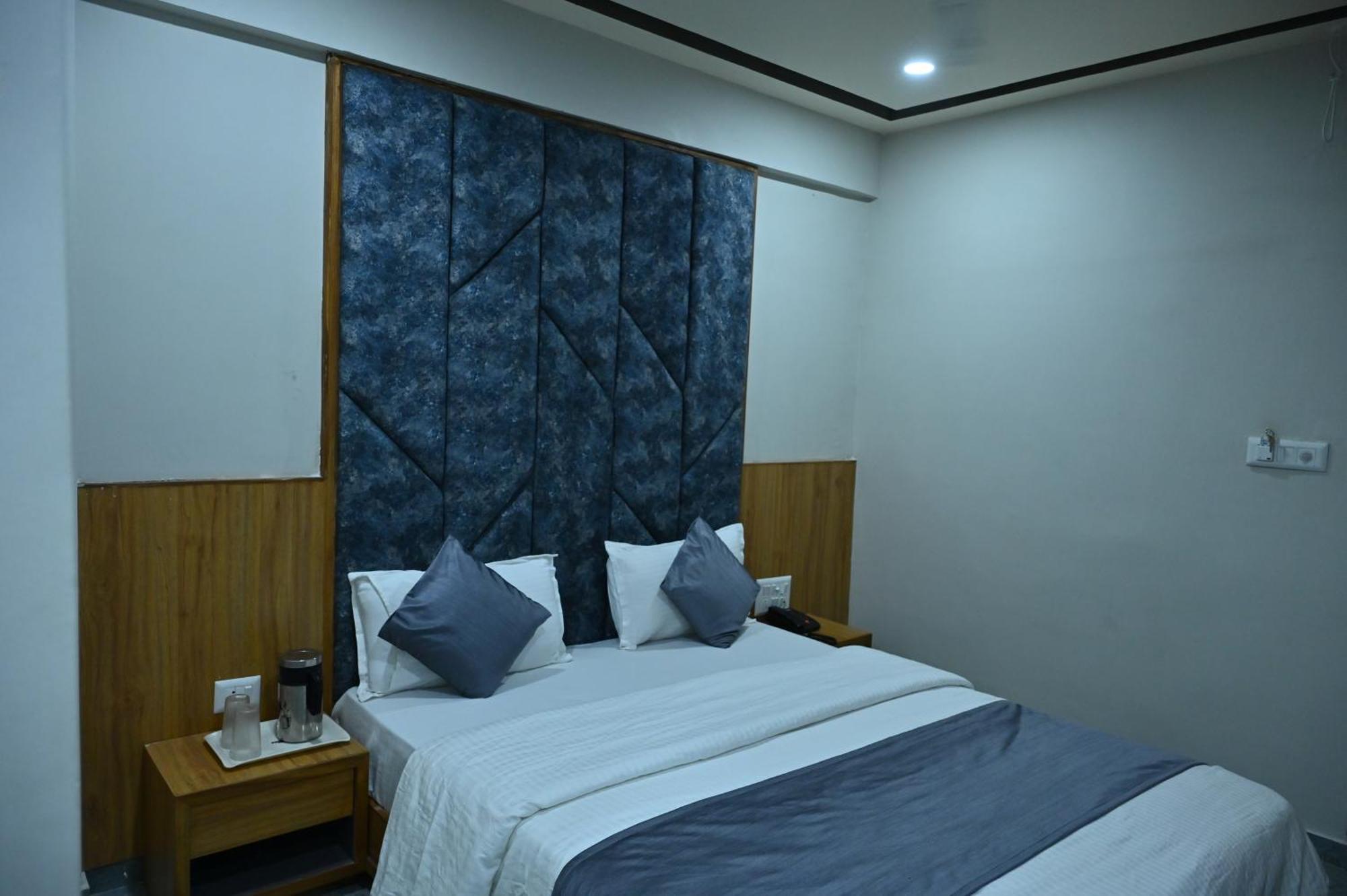 Hotel Sury Villa Amhedabad Dış mekan fotoğraf