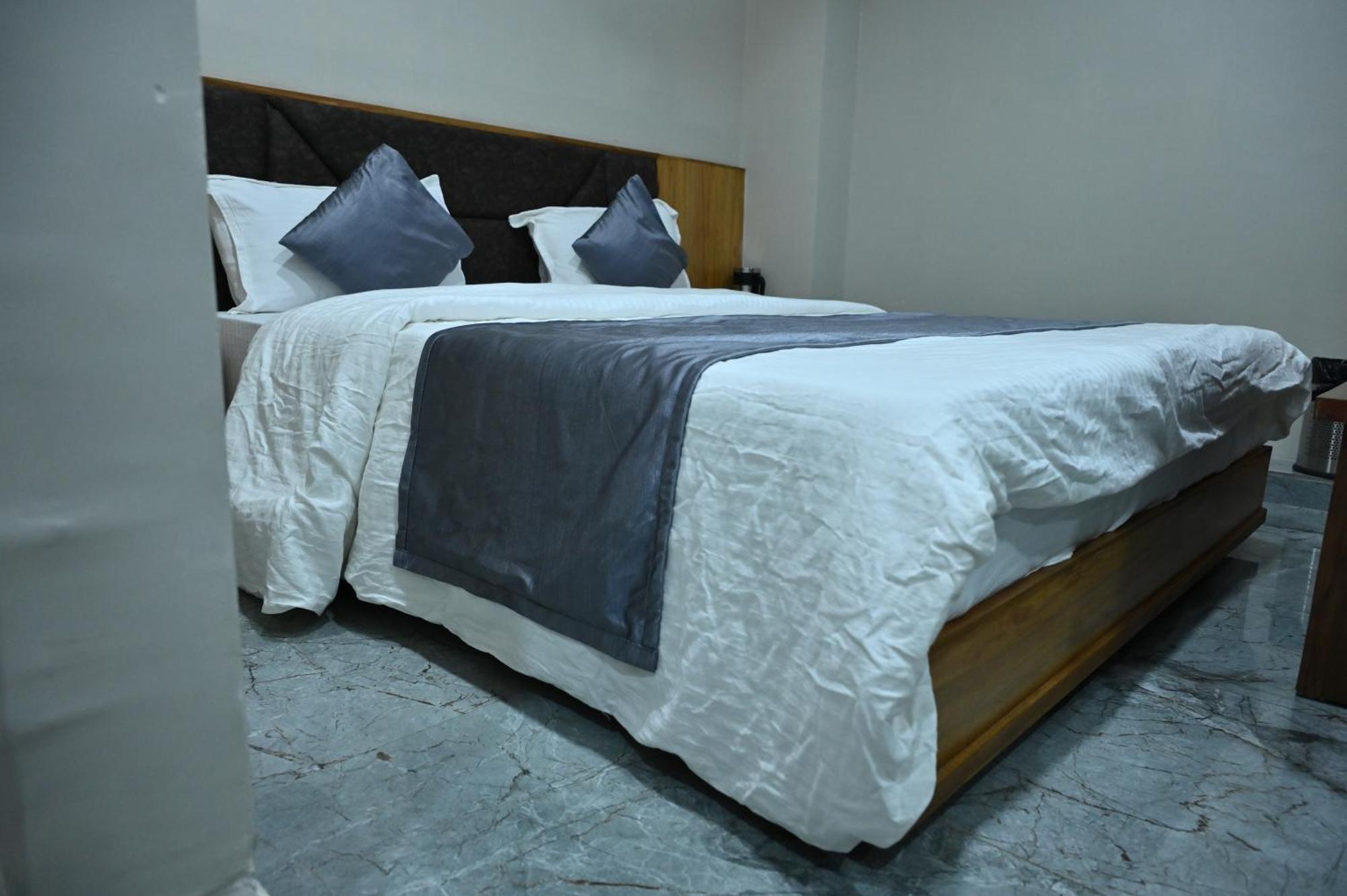 Hotel Sury Villa Amhedabad Dış mekan fotoğraf
