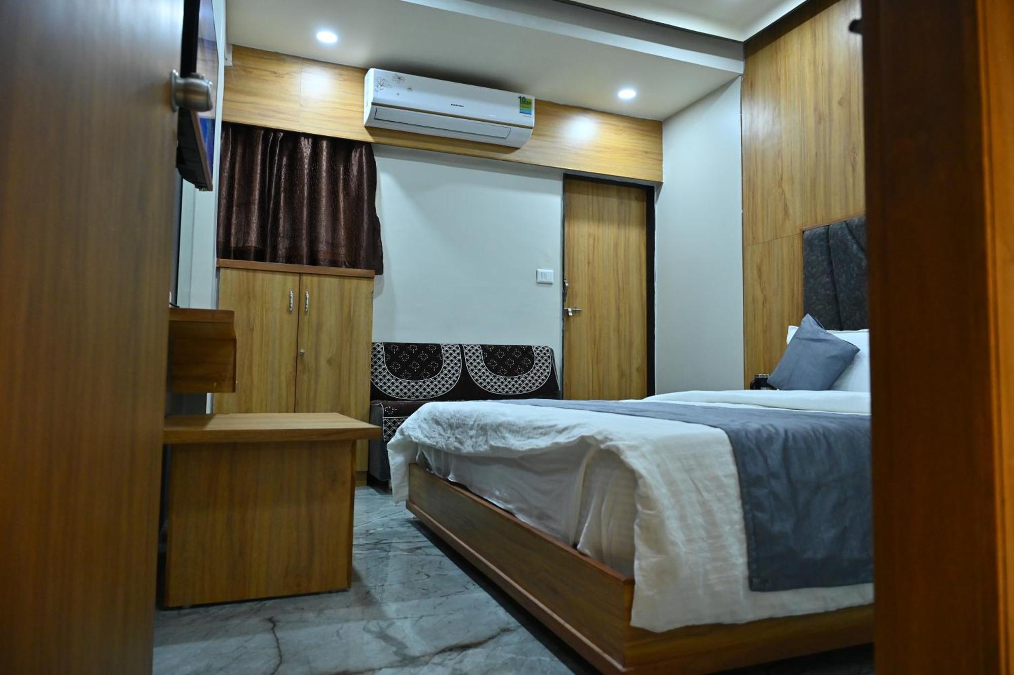 Hotel Sury Villa Amhedabad Dış mekan fotoğraf