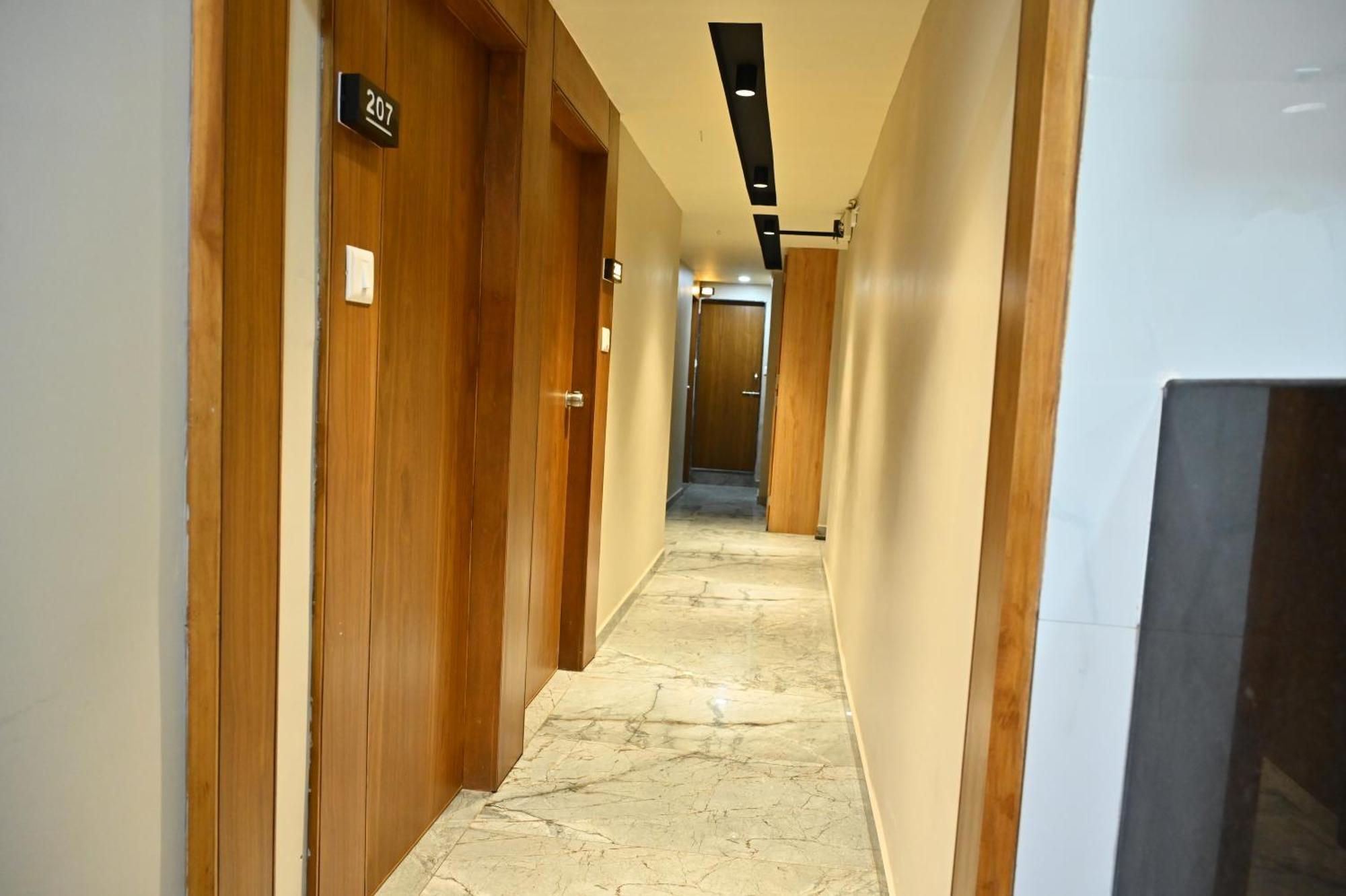 Hotel Sury Villa Amhedabad Dış mekan fotoğraf