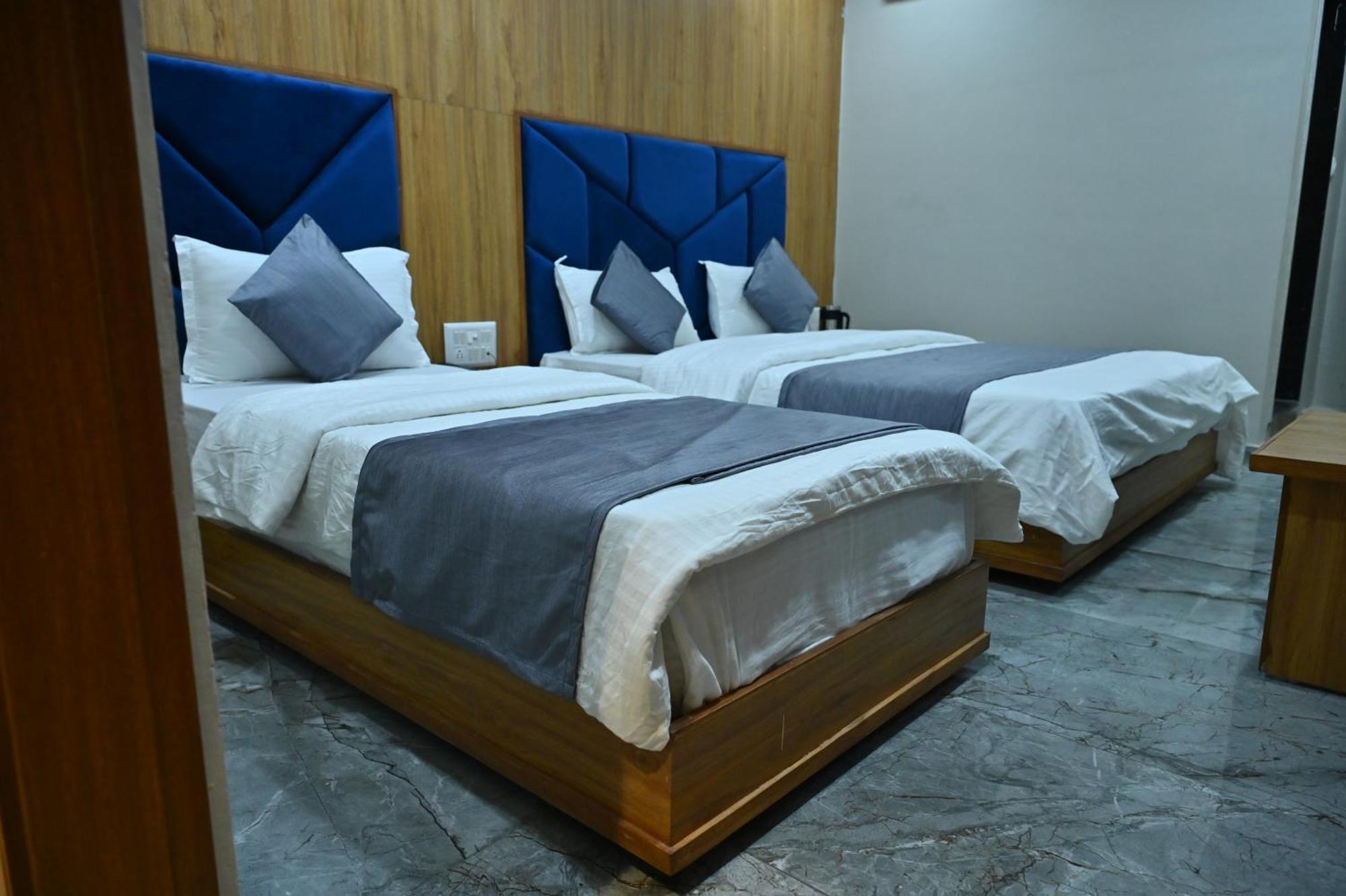 Hotel Sury Villa Amhedabad Dış mekan fotoğraf